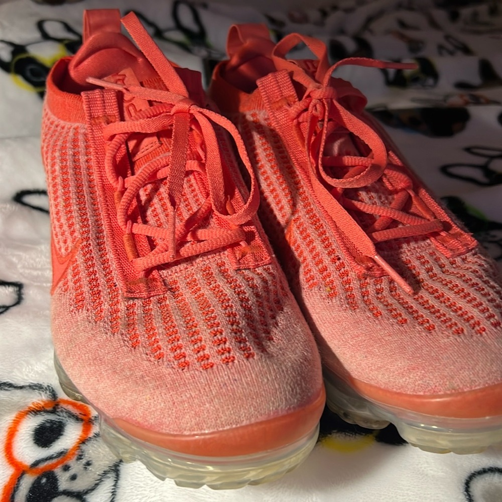 Nike women size 8.5.  Vapor max